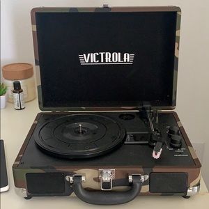 fall camo vinyl player // basically new